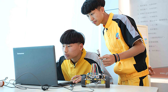 智能網(wǎng)聯(lián)與新能源汽車服務-鄭州萬通汽車學校