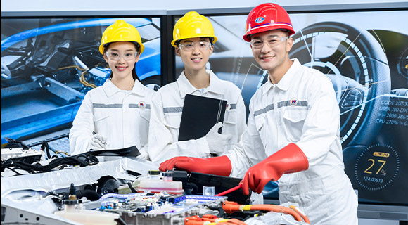 智能網(wǎng)聯(lián)與新能源汽車服務-鄭州萬通汽車學校