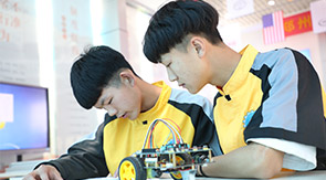 智能網(wǎng)聯(lián)與新能源汽車服務_鄭州萬通汽車學校