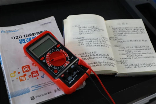 <b>快來(lái)看看萬(wàn)通學(xué)子的書(shū)包</b>
