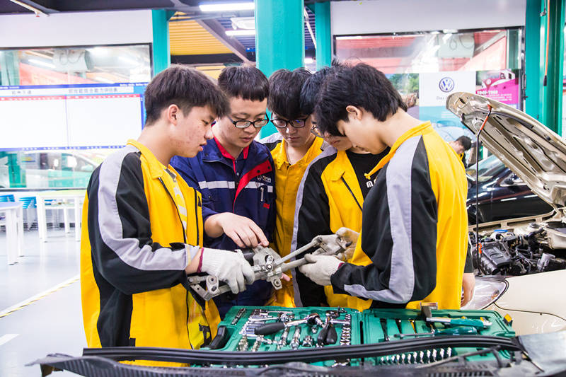 <b>【行業(yè)新聞】新能源汽車爆發(fā)式增長(zhǎng)，專業(yè)技術(shù)</b>